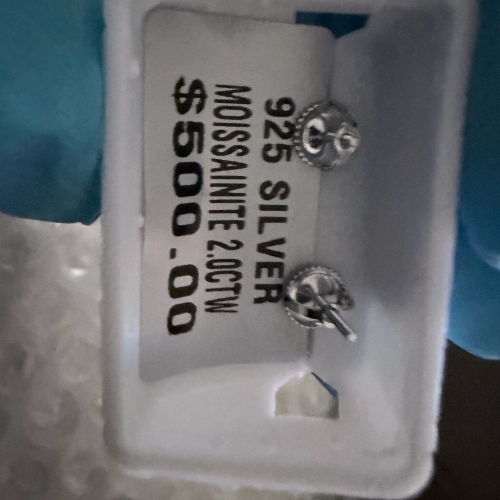 925 SILVER
MOISSAINITE 2.0CTW
$500.00 - Picture 6 of 12
